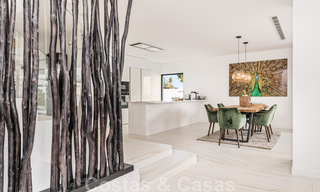 Villa moderne prête à emménager, à vendre à distance de marche de la plage et du centre de San Pedro, Marbella 44143 