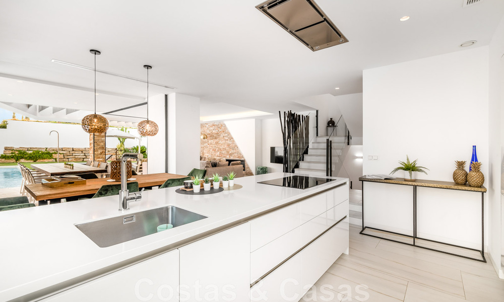 Villa moderne prête à emménager, à vendre à distance de marche de la plage et du centre de San Pedro, Marbella 44145