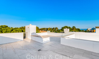Villa moderne prête à emménager, à vendre à distance de marche de la plage et du centre de San Pedro, Marbella 44146 