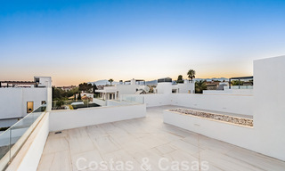 Villa moderne prête à emménager, à vendre à distance de marche de la plage et du centre de San Pedro, Marbella 44148 