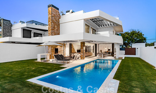 Villa moderne prête à emménager, à vendre à distance de marche de la plage et du centre de San Pedro, Marbella 44149 