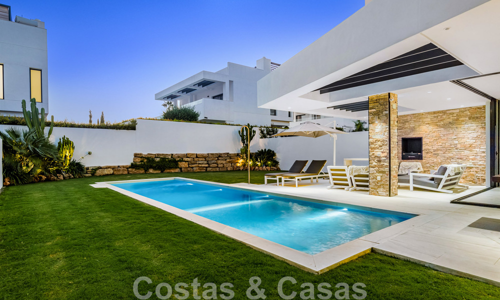 Villa moderne prête à emménager, à vendre à distance de marche de la plage et du centre de San Pedro, Marbella 44153