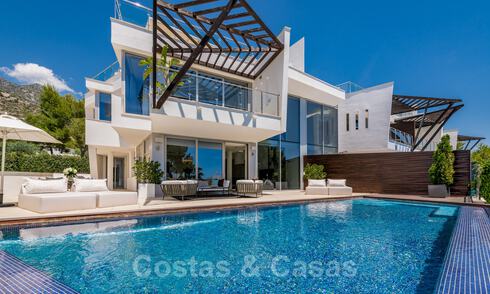 Dernière! Villa de luxe exclusive et architecturale à vendre, avec vue sur la mer, dans le quartier très recherché de Sierra Blanca, sur le Golden Mile de Marbella 43617