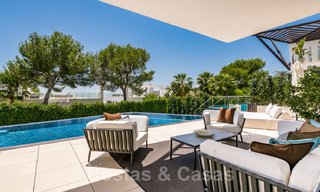 Dernière! Villa de luxe exclusive et architecturale à vendre, avec vue sur la mer, dans le quartier très recherché de Sierra Blanca, sur le Golden Mile de Marbella 43624 