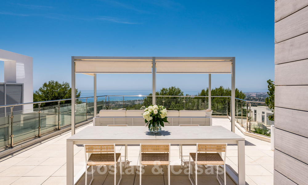 Dernière! Villa de luxe exclusive et architecturale à vendre, avec vue sur la mer, dans le quartier très recherché de Sierra Blanca, sur le Golden Mile de Marbella 43626