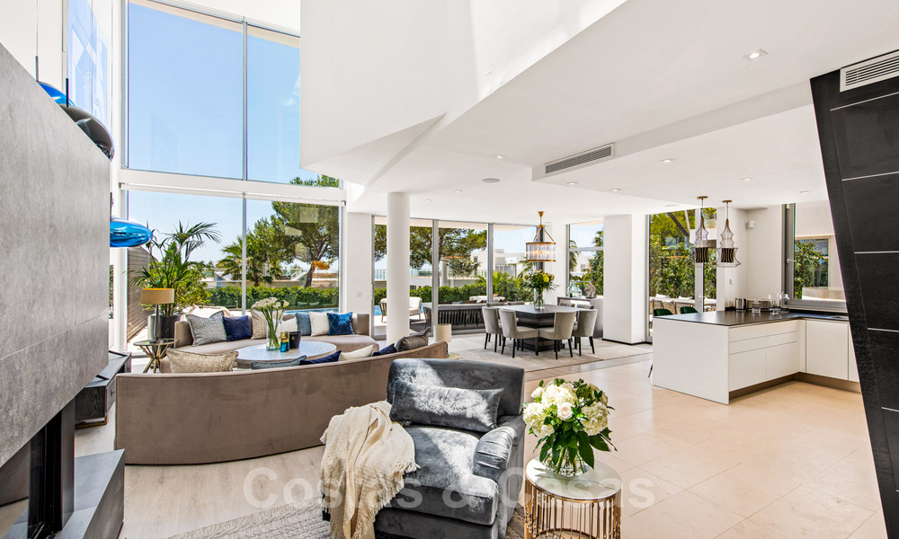 Dernière! Villa de luxe exclusive et architecturale à vendre, avec vue sur la mer, dans le quartier très recherché de Sierra Blanca, sur le Golden Mile de Marbella 43634