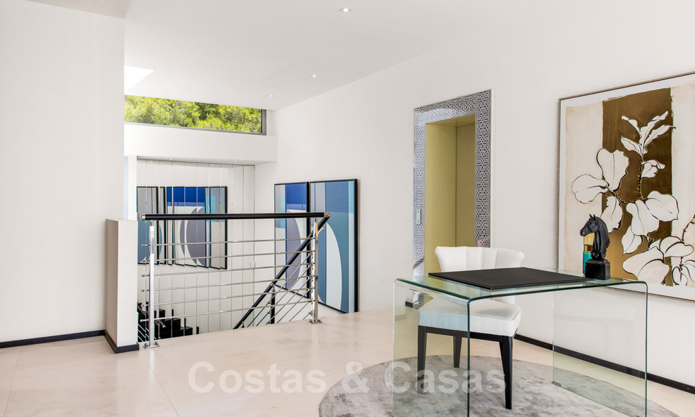 Dernière! Villa de luxe exclusive et architecturale à vendre, avec vue sur la mer, dans le quartier très recherché de Sierra Blanca, sur le Golden Mile de Marbella 43643