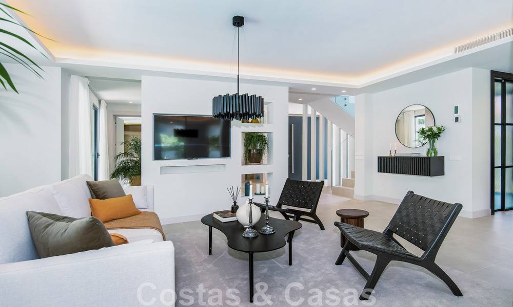 Nouvelle villa de luxe de style moderne, prête à emménager, à distance de marche de la plage dans un quartier privilégié de Guadalmina Baja à Marbella 43795