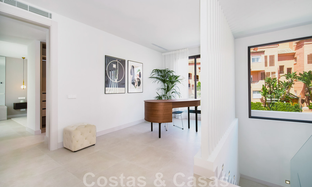 Nouvelle villa de luxe de style moderne, prête à emménager, à distance de marche de la plage dans un quartier privilégié de Guadalmina Baja à Marbella 43800