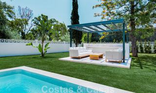 Nouvelle villa de luxe de style moderne, prête à emménager, à distance de marche de la plage dans un quartier privilégié de Guadalmina Baja à Marbella 43807 