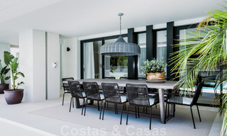 Nouvelle villa de luxe de style moderne, prête à emménager, à distance de marche de la plage dans un quartier privilégié de Guadalmina Baja à Marbella 43810 