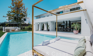 Nouvelle villa de luxe de style moderne, prête à emménager, à distance de marche de la plage dans un quartier privilégié de Guadalmina Baja à Marbella 43811 