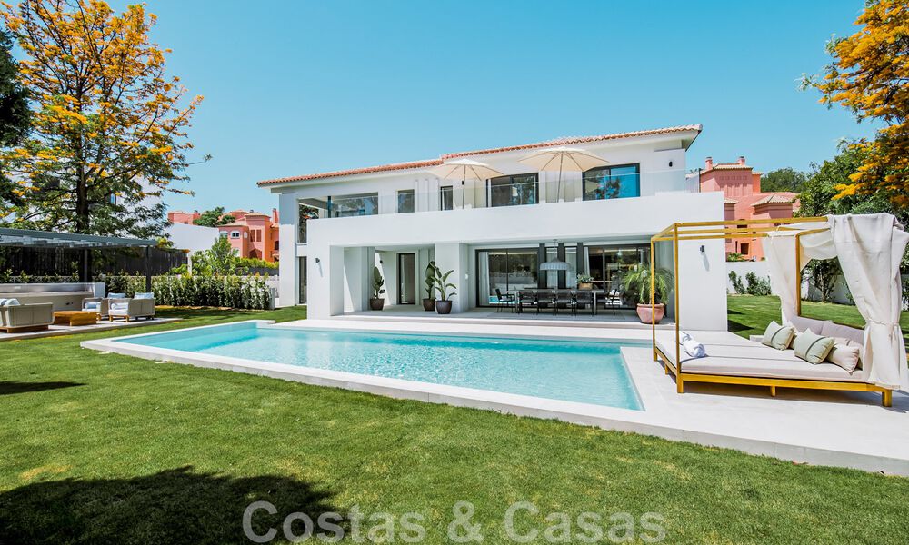 Nouvelle villa de luxe de style moderne, prête à emménager, à distance de marche de la plage dans un quartier privilégié de Guadalmina Baja à Marbella 43812