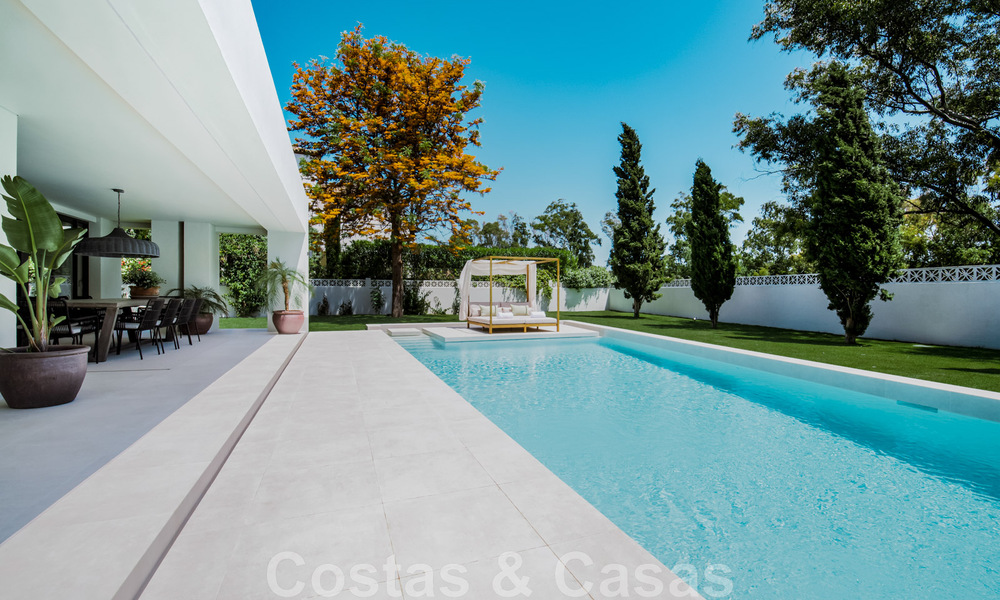 Nouvelle villa de luxe de style moderne, prête à emménager, à distance de marche de la plage dans un quartier privilégié de Guadalmina Baja à Marbella 43813