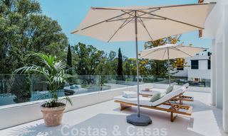 Nouvelle villa de luxe de style moderne, prête à emménager, à distance de marche de la plage dans un quartier privilégié de Guadalmina Baja à Marbella 43814 
