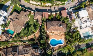Villa espagnole classique de luxe à vendre dans une communauté privée et en première ligne du golf avec une vue imprenable sur le terrain de golf de La Quinta, Benahavis - Marbella 44110 