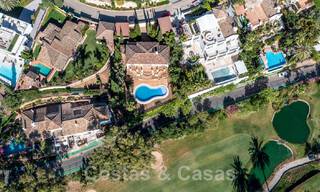 Villa espagnole classique de luxe à vendre dans une communauté privée et en première ligne du golf avec une vue imprenable sur le terrain de golf de La Quinta, Benahavis - Marbella 44111 