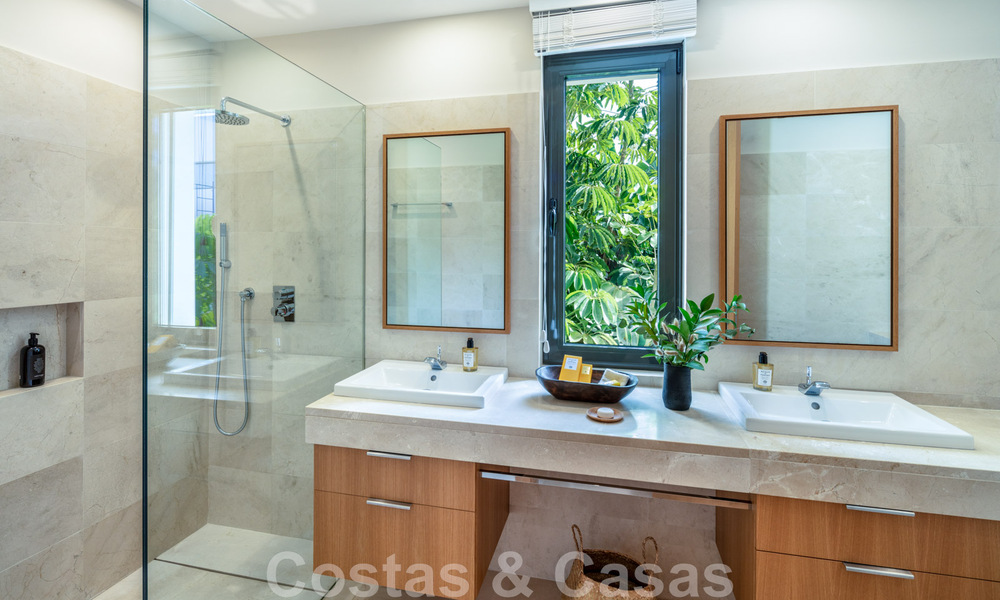 Superbe villa de luxe à vendre dans une architecture méditerranéenne moderne, avec vue sur la mer et dans un complexe de golf à Benahavis – Marbella 44155