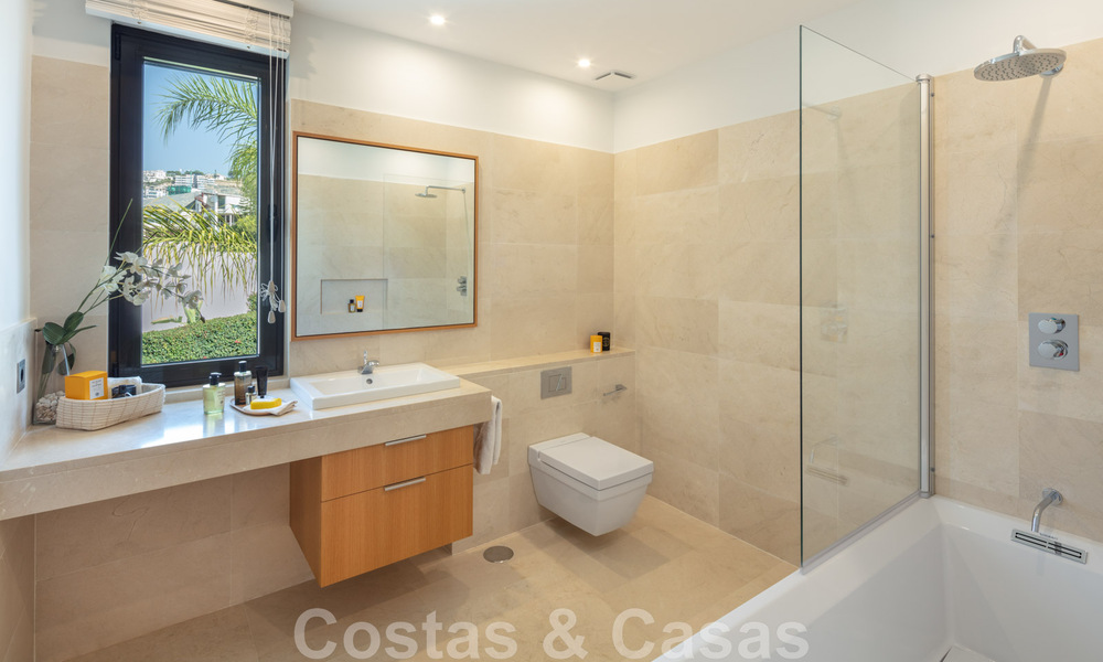 Superbe villa de luxe à vendre dans une architecture méditerranéenne moderne, avec vue sur la mer et dans un complexe de golf à Benahavis – Marbella 44162