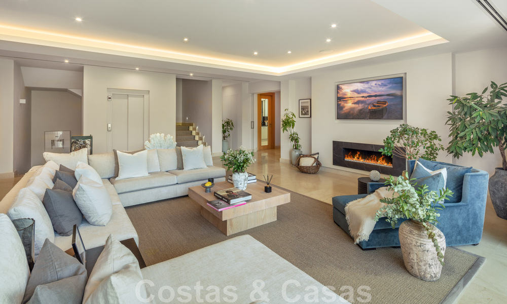 Superbe villa de luxe à vendre dans une architecture méditerranéenne moderne, avec vue sur la mer et dans un complexe de golf à Benahavis – Marbella 44167
