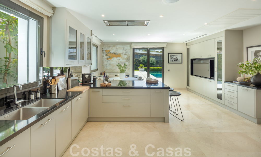 Superbe villa de luxe à vendre dans une architecture méditerranéenne moderne, avec vue sur la mer et dans un complexe de golf à Benahavis – Marbella 44169