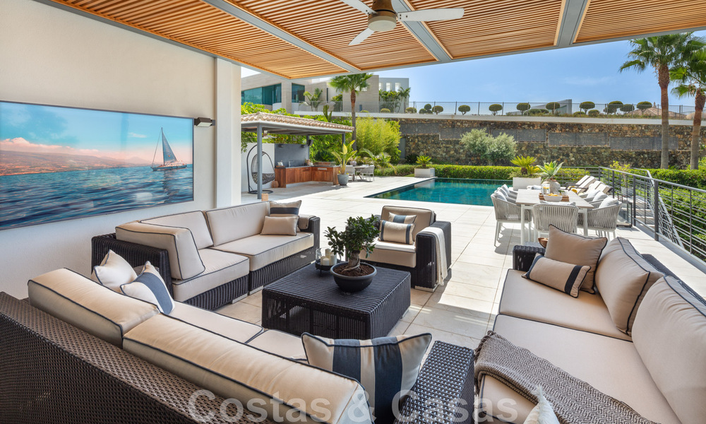 Superbe villa de luxe à vendre dans une architecture méditerranéenne moderne, avec vue sur la mer et dans un complexe de golf à Benahavis – Marbella 44173