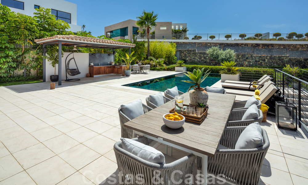 Superbe villa de luxe à vendre dans une architecture méditerranéenne moderne, avec vue sur la mer et dans un complexe de golf à Benahavis – Marbella 44174