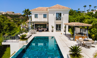Superbe villa de luxe à vendre dans une architecture méditerranéenne moderne, avec vue sur la mer et dans un complexe de golf à Benahavis – Marbella 44177 