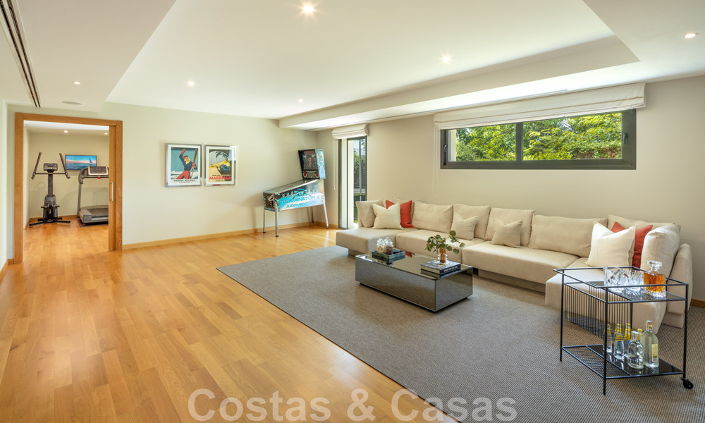 Superbe villa de luxe à vendre dans une architecture méditerranéenne moderne, avec vue sur la mer et dans un complexe de golf à Benahavis – Marbella 44181