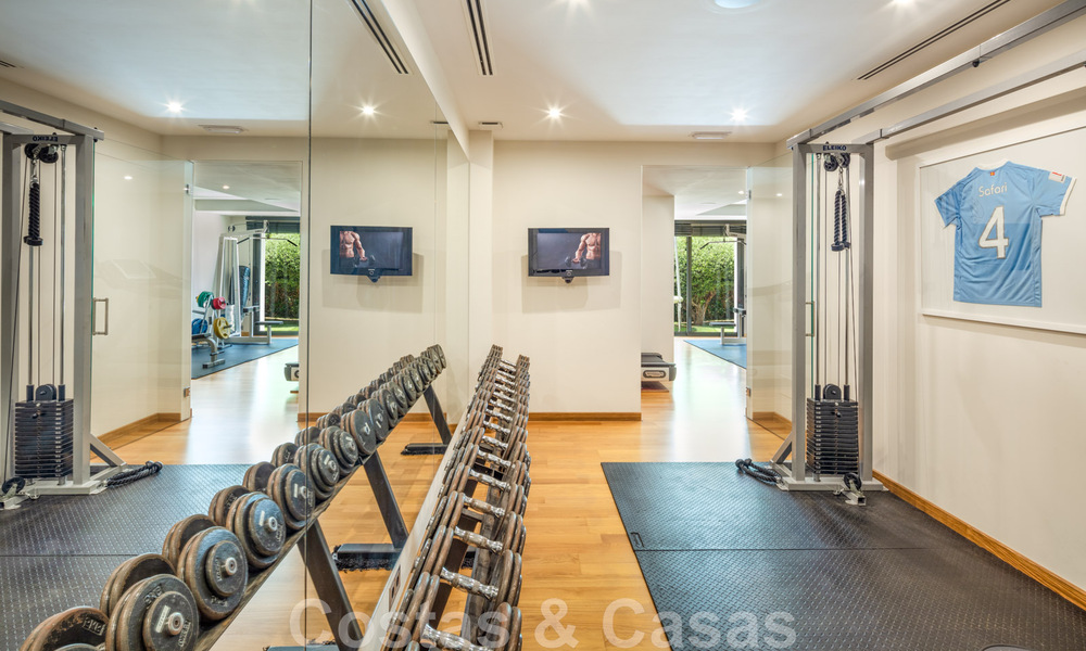 Superbe villa de luxe à vendre dans une architecture méditerranéenne moderne, avec vue sur la mer et dans un complexe de golf à Benahavis – Marbella 44183