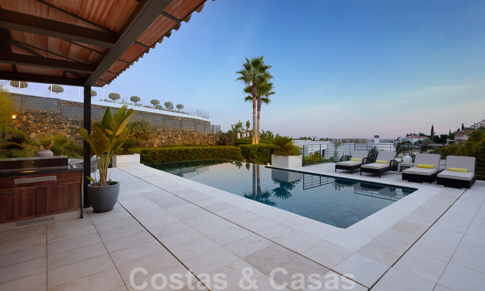 Superbe villa de luxe à vendre dans une architecture méditerranéenne moderne, avec vue sur la mer et dans un complexe de golf à Benahavis – Marbella 44189