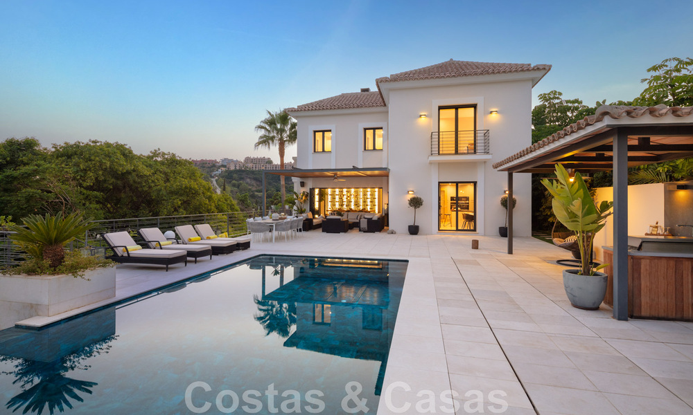 Superbe villa de luxe à vendre dans une architecture méditerranéenne moderne, avec vue sur la mer et dans un complexe de golf à Benahavis – Marbella 44191