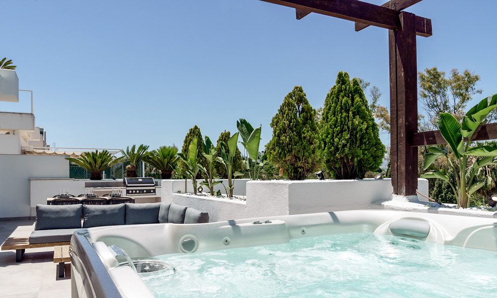 Penthouse de luxe entièrement rénové à vendre dans un style scandinave avec de grandes terrasses sur la Golden Mile de Marbella 44254