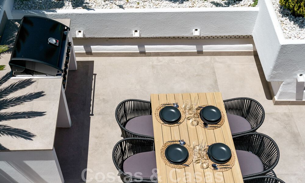 Penthouse de luxe entièrement rénové à vendre dans un style scandinave avec de grandes terrasses sur la Golden Mile de Marbella 44269