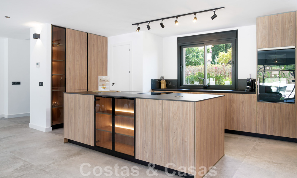 Penthouse de luxe entièrement rénové à vendre dans un style scandinave avec de grandes terrasses sur la Golden Mile de Marbella 44273