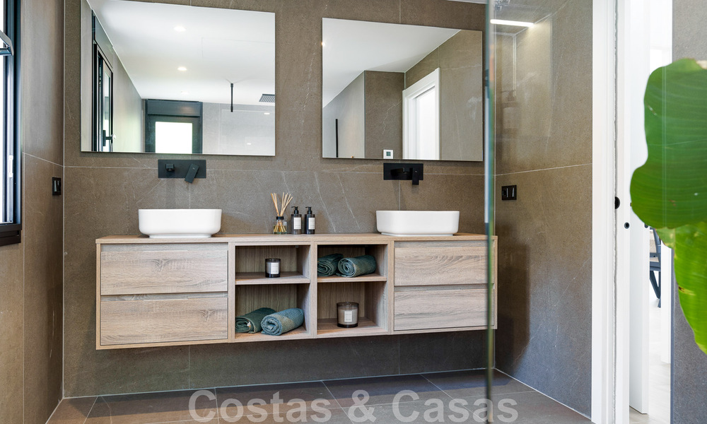 Penthouse de luxe entièrement rénové à vendre dans un style scandinave avec de grandes terrasses sur la Golden Mile de Marbella 44276