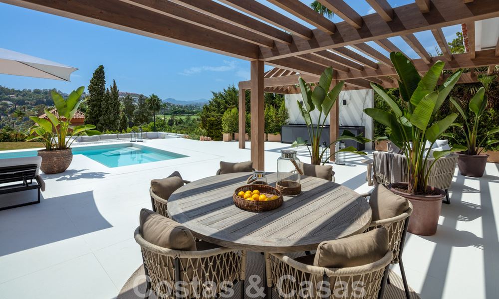 Villa andalouse contemporaine de luxe à vendre avec de nombreuses commodités de luxe, entourée de terrains de golf à Nueva Andalucia, Marbella 44353