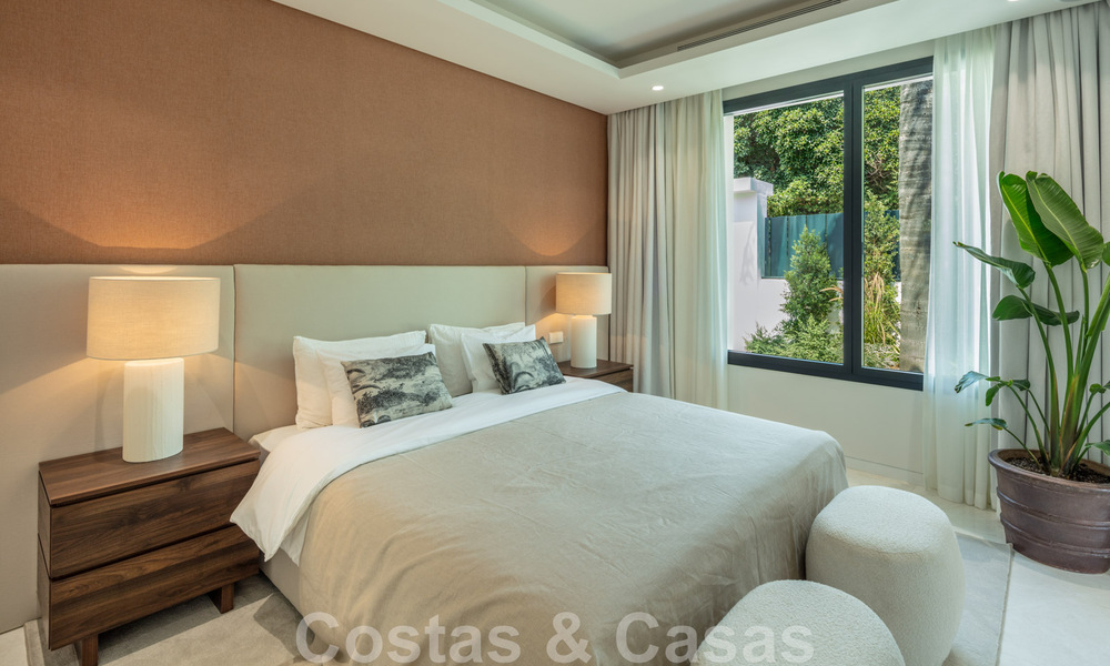 Villa andalouse contemporaine de luxe à vendre avec de nombreuses commodités de luxe, entourée de terrains de golf à Nueva Andalucia, Marbella 44354