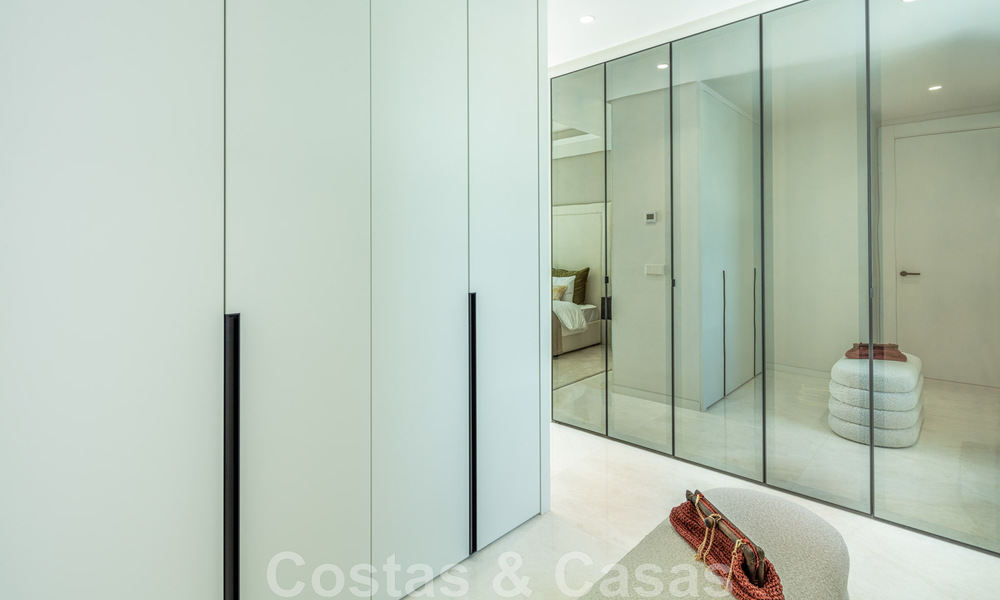 Villa andalouse contemporaine de luxe à vendre avec de nombreuses commodités de luxe, entourée de terrains de golf à Nueva Andalucia, Marbella 44357