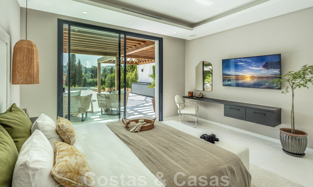 Villa andalouse contemporaine de luxe à vendre avec de nombreuses commodités de luxe, entourée de terrains de golf à Nueva Andalucia, Marbella 44358