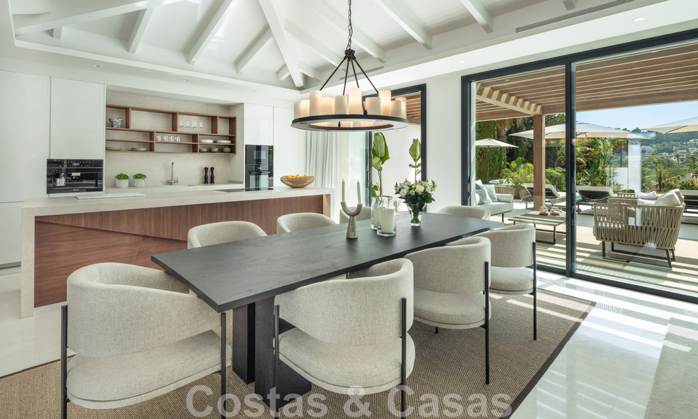 Villa andalouse contemporaine de luxe à vendre avec de nombreuses commodités de luxe, entourée de terrains de golf à Nueva Andalucia, Marbella 44363