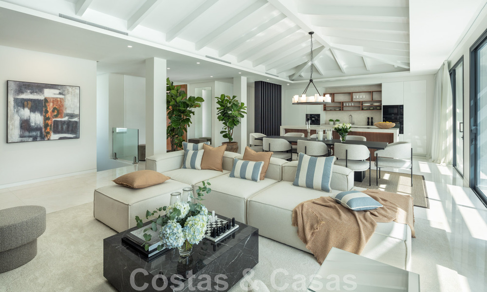 Villa andalouse contemporaine de luxe à vendre avec de nombreuses commodités de luxe, entourée de terrains de golf à Nueva Andalucia, Marbella 44364