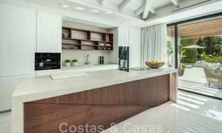 Villa andalouse contemporaine de luxe à vendre avec de nombreuses commodités de luxe, entourée de terrains de golf à Nueva Andalucia, Marbella 44365 
