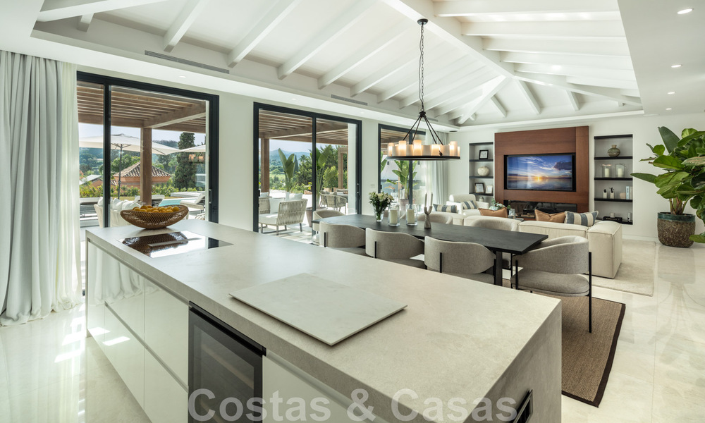 Villa andalouse contemporaine de luxe à vendre avec de nombreuses commodités de luxe, entourée de terrains de golf à Nueva Andalucia, Marbella 44367