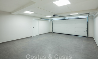 Villa andalouse contemporaine de luxe à vendre avec de nombreuses commodités de luxe, entourée de terrains de golf à Nueva Andalucia, Marbella 44374 