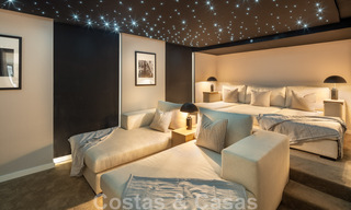 Villa andalouse contemporaine de luxe à vendre avec de nombreuses commodités de luxe, entourée de terrains de golf à Nueva Andalucia, Marbella 44377 