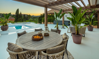 Villa andalouse contemporaine de luxe à vendre avec de nombreuses commodités de luxe, entourée de terrains de golf à Nueva Andalucia, Marbella 44381 