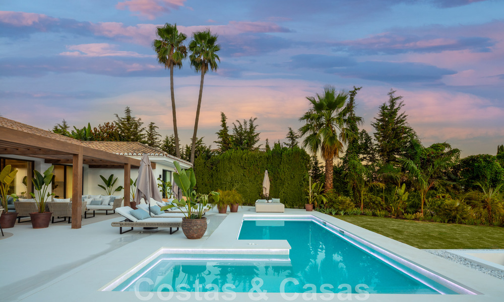 Villa andalouse contemporaine de luxe à vendre avec de nombreuses commodités de luxe, entourée de terrains de golf à Nueva Andalucia, Marbella 44383