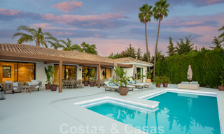 Villa andalouse contemporaine de luxe à vendre avec de nombreuses commodités de luxe, entourée de terrains de golf à Nueva Andalucia, Marbella 44384 