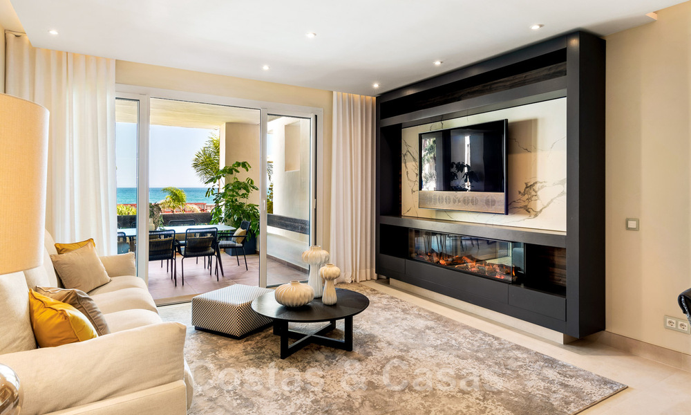 Spacieux et luxueux appartement à vendre dans un complexe sécurisé, en première ligne de plage, avec de belles vues sur la mer, sur le Golden Mile entre Marbella et Estepona 44037